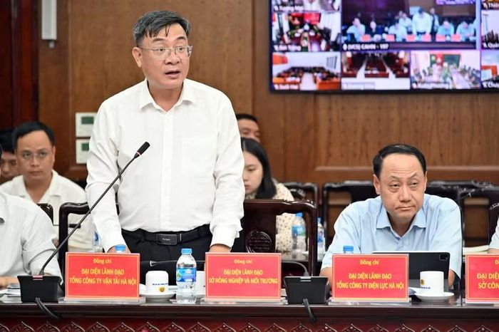 Đại diện các sở, ngành phát biểu làm rõ các vấn đề