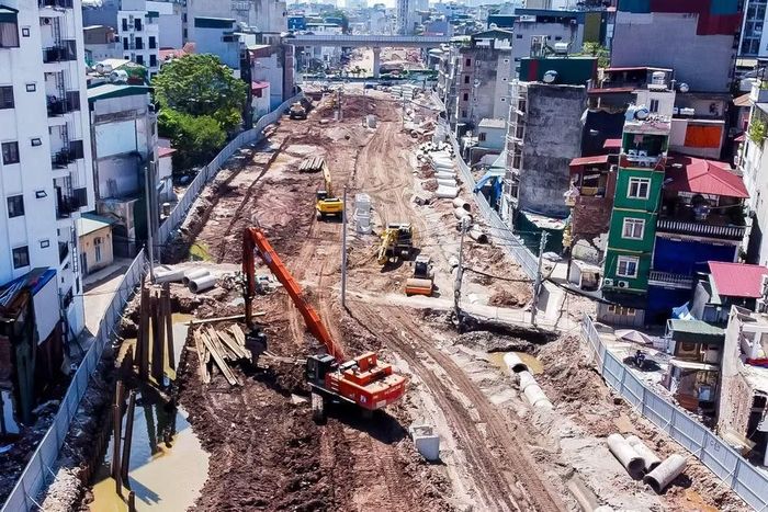 Hệ thống thoát nước cũng được tập trung triển khai, đồng bộ với quá trình hoàn thiện nền đường