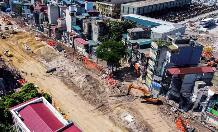 Theo ghi nhận tại công trường, các mũi thi công được tổ chức linh hoạt, tập trung vào những vị trí có khả năng hoàn thành sớm, tạo mặt bằng liên tục cho những công đoạn tiếp theo