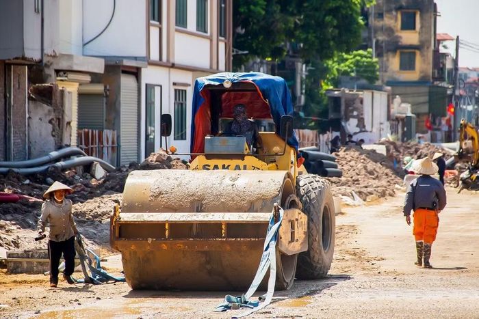 Để đạt mục tiêu đúng tiến độ, các nhà thầu đang tập trung nguồn lực đồng thời tăng cường phối hợp giữa các mũi thi công, bảo đảm yêu cầu về chất lượng và an toàn.