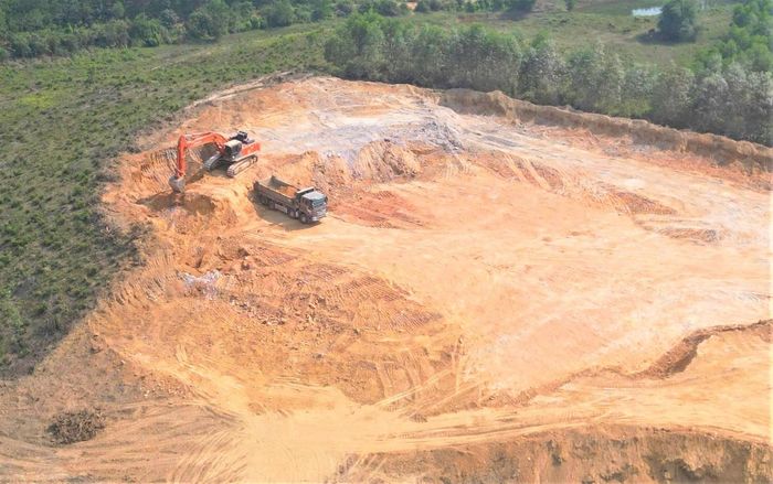 Một mỏ đất trên địa bàn tỉnh Quảng Ngãi. Ảnh: Tấn Thành