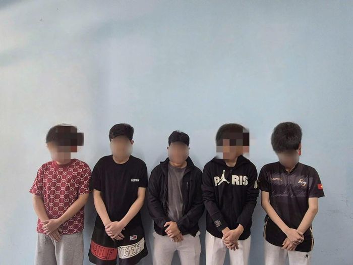 Các thanh thiếu niên tại buổi làm việc. Ảnh: NT.