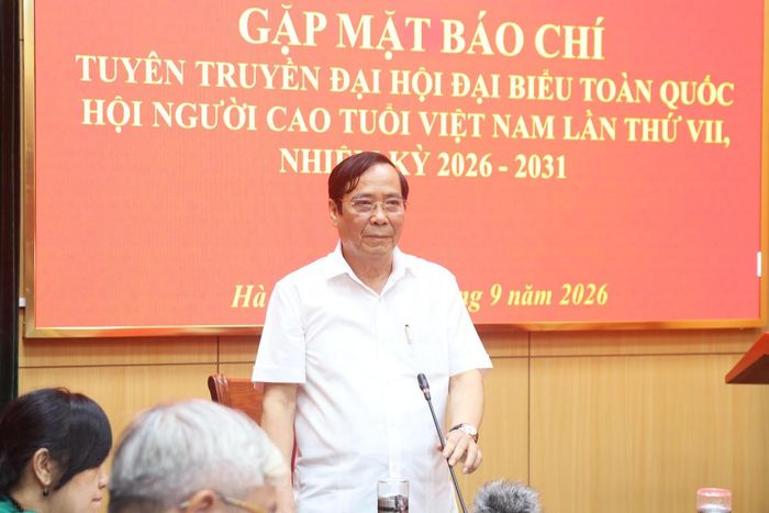 Chủ tịch Hội Người cao tuổi Việt Nam Nguyễn Thanh Bình phát biểu tại buổi gặp mặt báo chí.