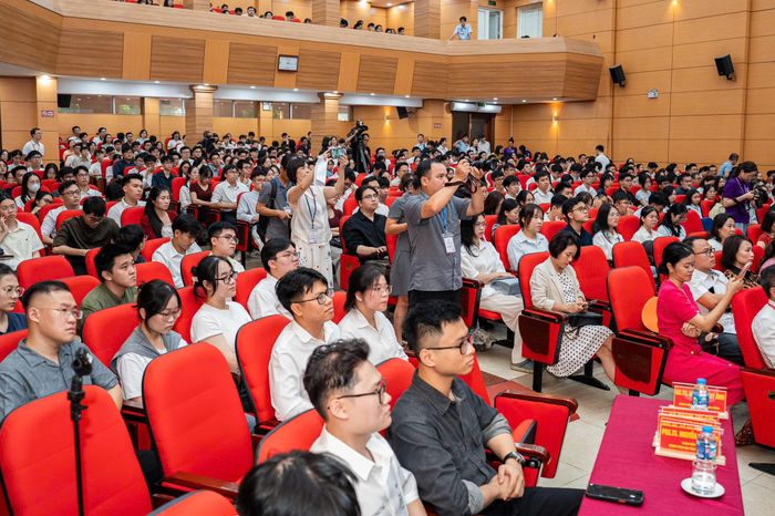  Toàn cảnh hội trường. Ảnh: Trần Hiền. 