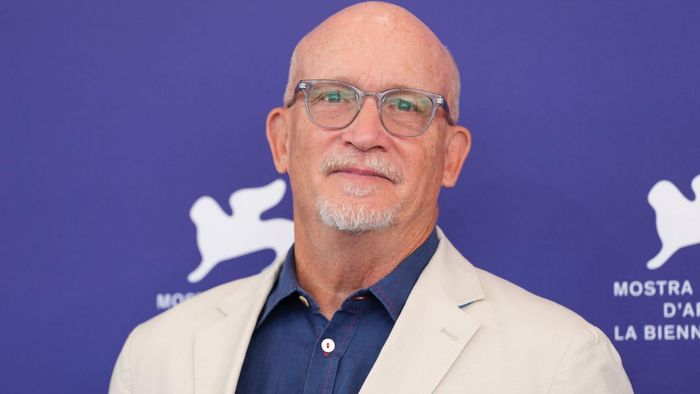  Đạo diễn Alex Gibney quảng bá cho bộ phim tài liệu "Musk" trong khuôn khổ Liên hoan phim Venice lần thứ 83 tại Venice, Ý, vào ngày 8/9. Ảnh: Invision. 