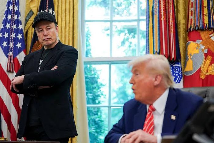  Tổng thống Mỹ Donald Trump (phải) và Elon Musk tham dự một cuộc họp báo tại Phòng Bầu dục của Nhà Trắng ở Washington, D.C., Mỹ, ngày 30/5. Ảnh: Reuters. 