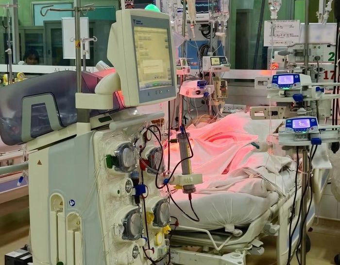 Sốt xuất huyết có thể diễn tiến nặng, gây sốc, xuất huyết và suy đa cơ quan nếu không được theo dõi, phát hiện và điều trị kịp thời. Ảnh: BVCC.