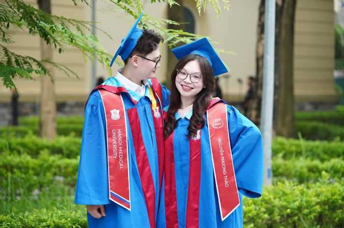  Thành và Thảo sẽ tiếp tục chặng đường bác sĩ với 3 năm đào tạo bác sĩ nội trú. Ảnh: NVCC. 