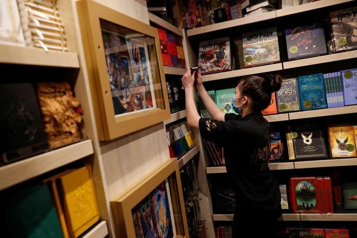  Dấu ấn lớn của Newton là giành được bản quyền cuốn sách Harry Potter đầu tiên của J.K. Rowling. Ảnh: REUTERS. 