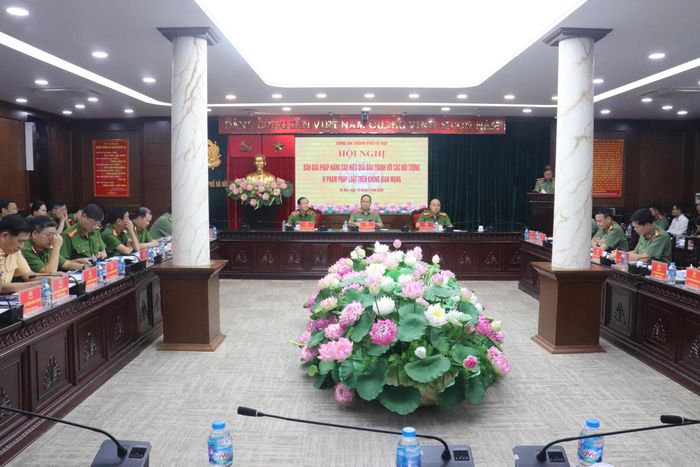 Trung tướng Nguyễn Thanh Tùng, Giám đốc Công an thành phố Hà Nội, chủ trì Hội nghị.