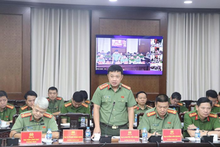 Đại tá Nguyễn Tiến Thắng, Trưởng phòng An ninh chính trị nội bộ Công an TP Hà Nội, đề xuất giải pháp nâng cao hiệu quả đấu tranh trên không gian mạng tại Hội nghị. Ảnh: CAHN.