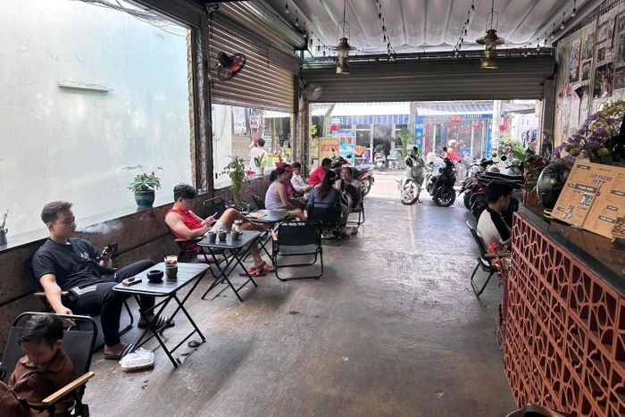  Không gian quán cà phê hoài cổ đóng cửa từ ngày 25/3 của nữ MC, diễn viên Cát Tường. Ảnh: ĐVCC. 