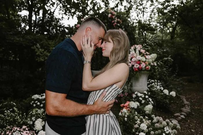  Travis Kelce được xem là hình mẫu của người đàn ông yêu chiều bạn gái. Ảnh: taylorswift/Instagram. 
