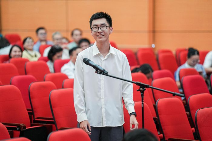  Bác sĩ Nguyễn Đình Đại là một trong nhóm thí sinh cuối buổi Match Day và là người duy nhất chọn chuyên ngành giải phẫu người. Sau khi cân nhắc lại nguyện vọng ngoại khoa ban đầu, anh quyết định gắn bó với bộ môn nền tảng này. "Bản thân tôi không ngại khó và gia đình luôn là chỗ dựa vững chắc ủng hộ mọi quyết định sự nghiệp của tôi", nam bác sĩ trẻ bày tỏ.