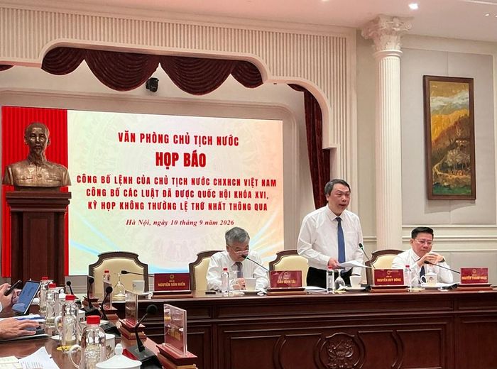 Ủy viên dự khuyết Ban Chấp hành Trung ương Đảng, Thứ trưởng Bộ VHTTDL Nguyễn Huy Dũng giới thiệu Luật sửa đổi, bổ sung một số điều của Luật Xuất bản