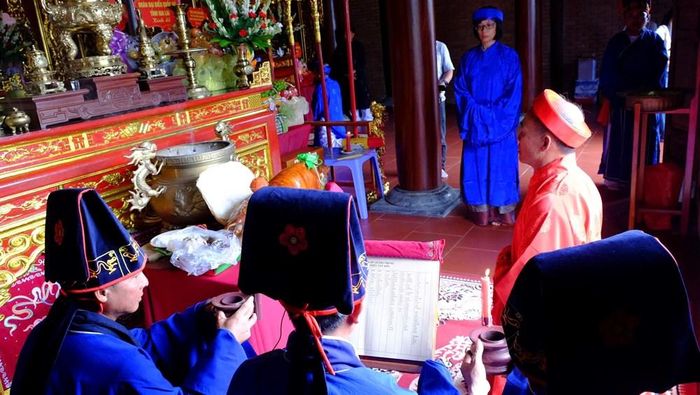 Trước đó, sáng 9.9 (nhằm ngày 28.7 Âm lịch) tại Khu di tích An Khê Trường, phường An Khê, đã diễn ra lễ dâng hương, khấn cáo
