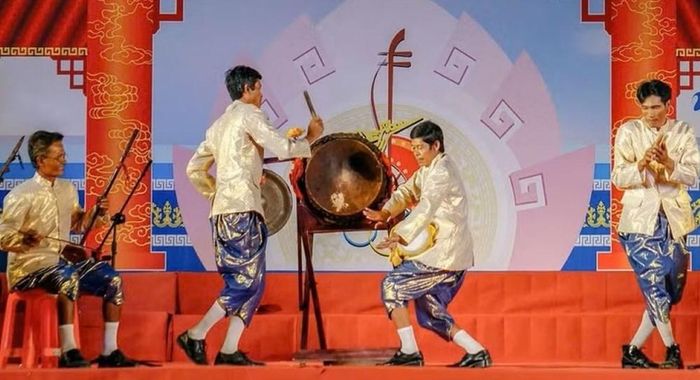Các nghệ nhân ở xã Hồ Thị Kỷ, tỉnh Cà Mau biểu diễn nghệ thuật Nhạc trống lớn