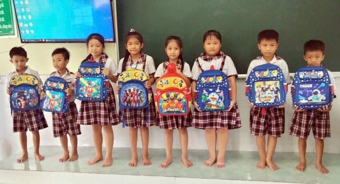 Những phần quà ý nghĩa do Báo Văn Hóa trao tặng đã tiếp thêm động lực, giúp các em học sinh có hoàn cảnh khó khăn tiếp tục đến trường, nuôi dưỡng ước mơ
