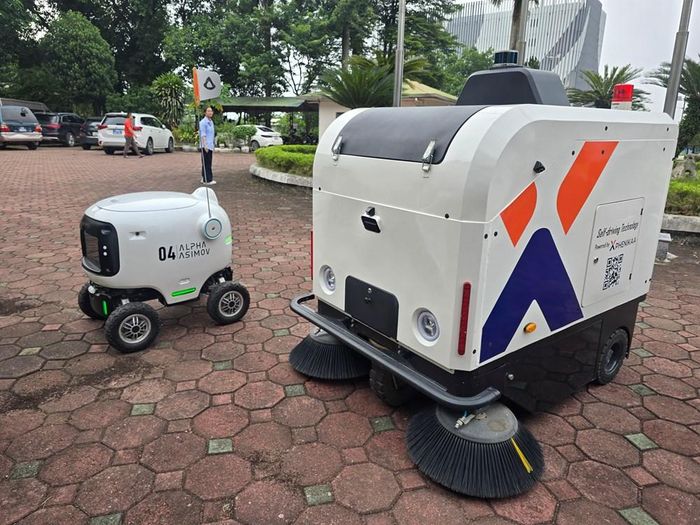 Robot dọn vệ sinh tự động và robot giao hàng