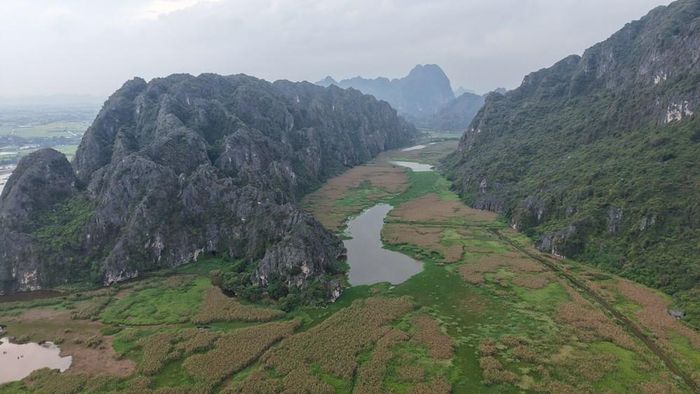 Việc thành lập Khu bảo tồn còn góp phần bảo vệ các giá trị tự nhiên đặc sắc của khu vực Vân Long – Kim Bảng – Tam chúc