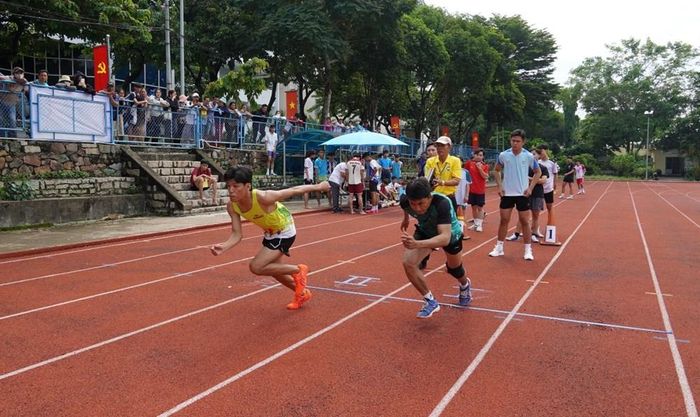 Phát hiện năng khiếu sớm là cơ sở để đào tạo VĐV theo hướng chuyên sâu (trong ảnh: Thí sinh thi năng khiếu điền kinh vào Trường ĐH Thể dục thể thao TP.HCM)