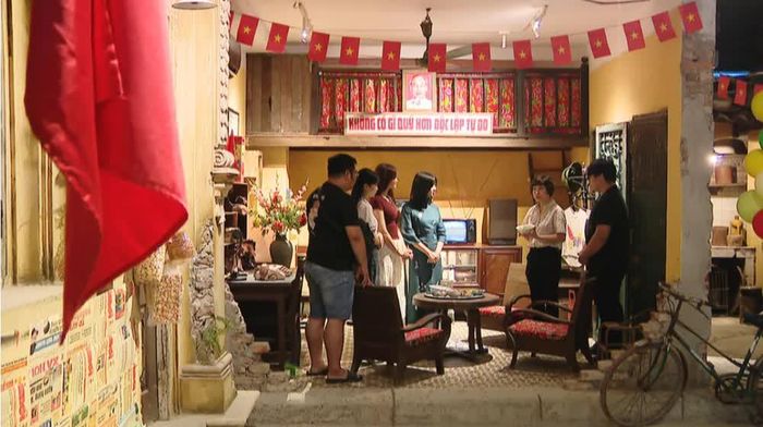 "Tour Yêu nước - Thời bao cấp" là sản phẩm công nghiệp văn hóa đầu tiên của phường Ba Đình.