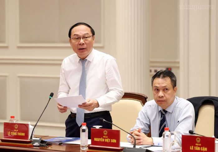 Thứ trưởng Bộ Nông nghiệp và Môi trường Lê Công Thành giới thiệu nội dung chính của Luật sửa đổi, bổ sung một số điều của 10 luật liên quan đến thủ tục hành chính, điều kiện kinh doanh trong lĩnh vực nông nghiệp và môi trường - Ảnh: chinhphu.vn/Đức Tuân