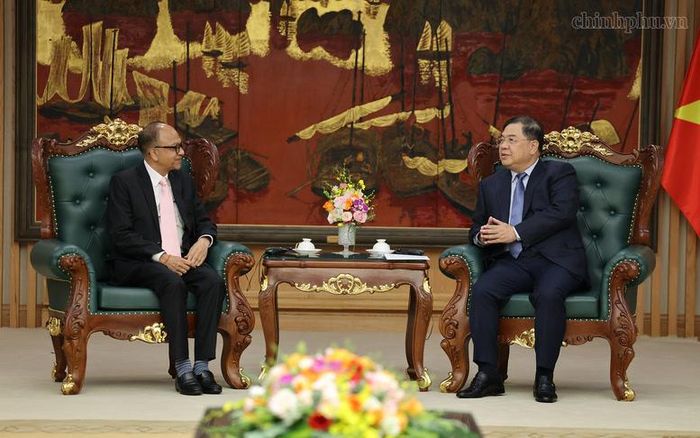 Phó Thủ tướng Thường trực đề nghị SCCC nghiên cứu, tham gia sâu hơn vào quá trình phát triển ngành vật liệu theo hướng ứng dụng khoa học và công nghệ, đổi mới sáng tạo và chuyển đổi số - Ảnh: chinhphu.vn/Phương Nguyên