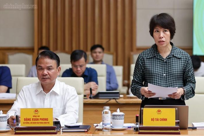 Thứ trưởng Bộ Tài chính Nguyễn Thị Bích Ngọc báo cáo tại cuộc làm việc - Ảnh: chinhphu.vn/Nhật Bắc