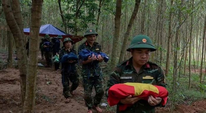 Từ đầu tháng 9 đến nay, lực lượng chức năng đã tìm thấy 8 hài cốt liệt sĩ tại khu vực rừng tràm thuộc bản Bãi Dinh - Ảnh: chinhphu.vn