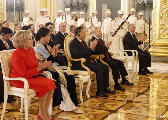 Các đại biểu tham dự Lễ trao Giải thưởng Hoà bình Lev Tolstoy năm 2026 cho Tổng Bí thư, Chủ tịch nước Tô Lâm. Tổng Bí thư, Chủ tịch nước Tô Lâm và Phu nhân, Tổng thống Nga Vladimir Putin, Chủ tịch Duma Quốc gia Nga Vyacheslav Volodin, Chủ tịch Hội đồng Liên bang Nga Valentina Matviyenko cùng nhiều lãnh đạo cấp cao hai nước tham dự buổi lễ trọng thể này.