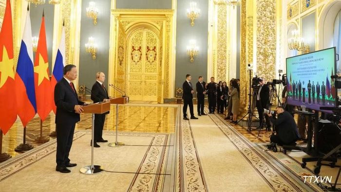 Tổng Bí thư, Chủ tịch nước Tô Lâm và Tổng thống Nga Vladimir Putin dự Lễ khánh thành phòng xét nghiệm phòng, chống dịch bệnh theo hình thức trực tuyến. (Ảnh: Thống Nhất/TTXVN)