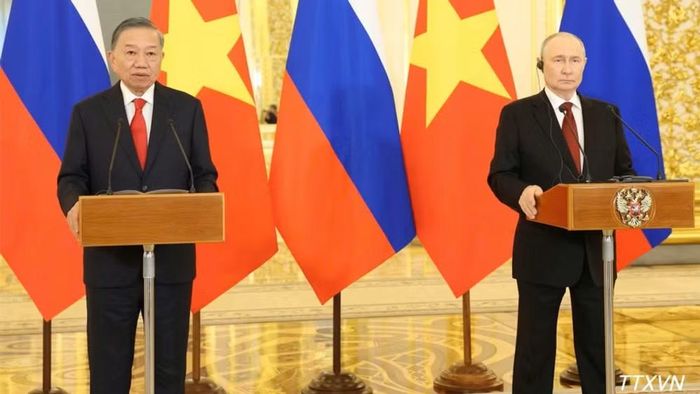 Tổng Bí thư, Chủ tịch nước Tô Lâm và Tổng thống Nga Vladimir Putin. (Ảnh: Thống Nhất/TTXVN)