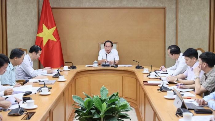 Phó Thủ tướng Lê Tiến Châu chủ trì cuộc họp về tình hình in, phát hành và cung ứng sách giáo khoa năm học 2026-2027. (Ảnh: chinhphu.vn/Thu Sa)