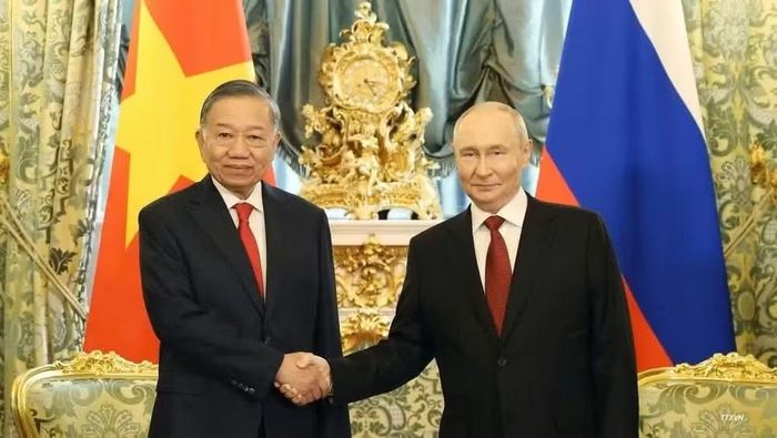 Tổng Bí thư, Chủ tịch nước Tô Lâm gặp hẹp Tổng thống Liên bang Nga Vladimir Putin. (Ảnh: Thống Nhất/TTXVN)