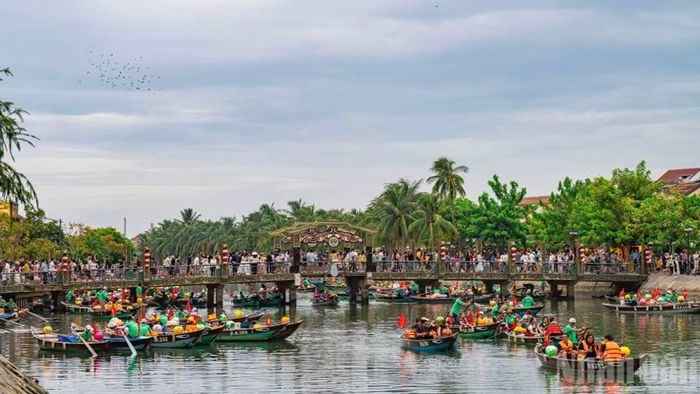 Phố cổ Hội An luôn là điểm đến thu hút đông đảo du khách trong nước và quốc tế. (Ảnh: PHAN HẢI TÙNG LÂM)