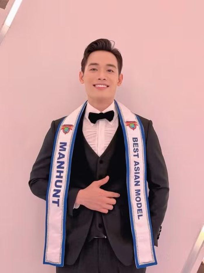 Trước đêm chung kết, Tiến Dũng đã nhận giải Best Asian Model. (Ảnh: BAN TỔ CHỨC)