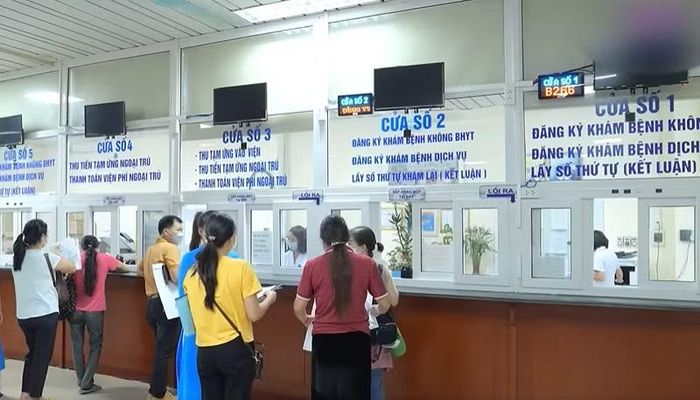 Người dân đăng ký khám, chữa bệnh tại Bệnh viện K. (Ảnh: TL)