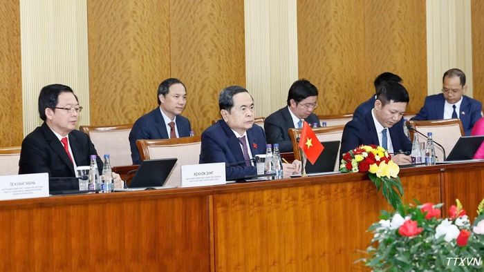 Chủ tịch Quốc hội Trần Thanh Mẫn và thành viên Đoàn cấp cao Việt Nam tại cuộc hội đàm với Chủ tịch Quốc hội Mông Cổ Sandag Byambatsogt. (Ảnh: Doãn Tấn/TTXVN)