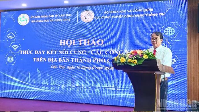 Ông Nguyễn Văn Khởi, Phó Chủ tịch Ủy ban nhân dân thành phố Cần Thơ phát biểu tại hội thảo. (Ảnh: VĂN ÚT)