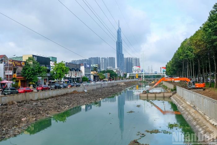 Lòng rạch sau khi được nạo vét sâu và rộng hơn. Việc khơi thông dòng chảy được kỳ vọng góp phần cải thiện khả năng tiêu thoát nước cho khu vực.