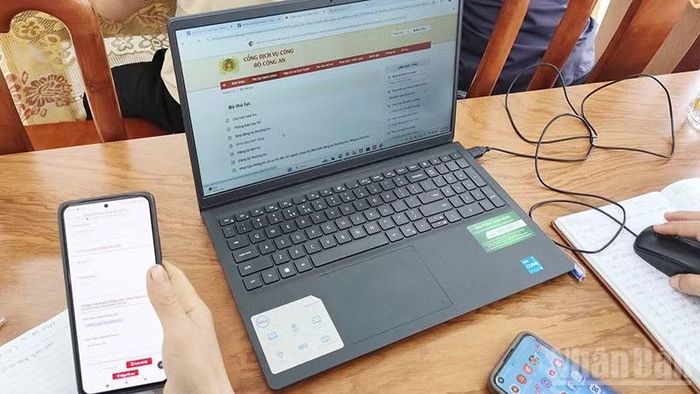 Chuyển đổi số nếu tạo giá trị cho người dân, được người dân hưởng ứng, sử dụng thì chuyển đổi số sẽ đi vào cuộc sống, tạo nên cộng đồng số, phát triển chính quyền số, kinh tế số và xã hội số. (Ảnh: AQ)