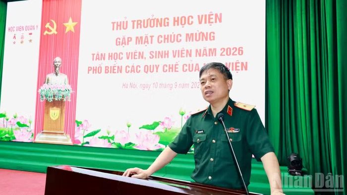 Thiếu tướng, Phó Giáo sư, Tiến sĩ Trần Ngọc Tuấn phát biểu tại buổi gặp mặt. (Ảnh: TUẤN DŨNG)