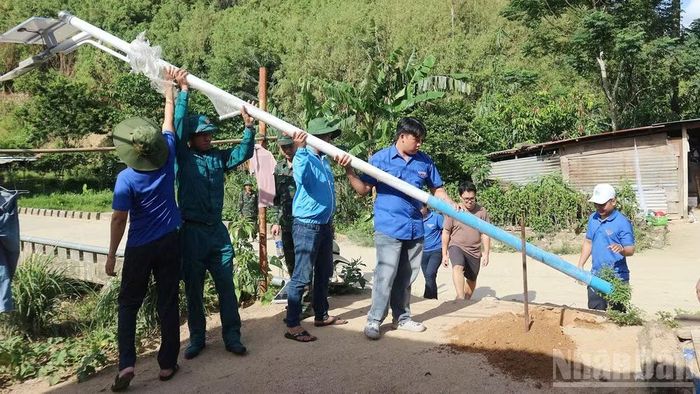 Triển khai các công trình thanh niên. (Ảnh: THÀNH ĐOÀN)