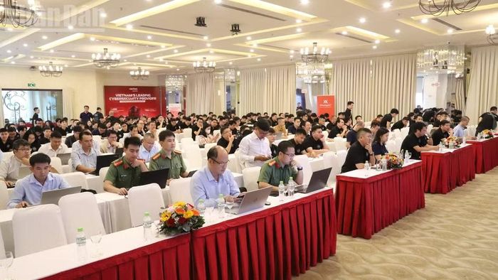 Sự kiện thu hút đông đảo các đại biểu là cán bộ, chuyên viên phụ trách công nghệ thông tin các sở, ngành, địa phương và doanh nghiệp lĩnh vực viễn thông, công nghệ... tham gia. (Ảnh: CÔNG LÝ)