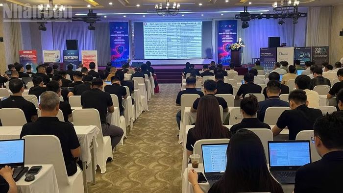 Các chuyên gia trình bày các tham luận tại sự kiện. (Ảnh: CÔNG LÝ)