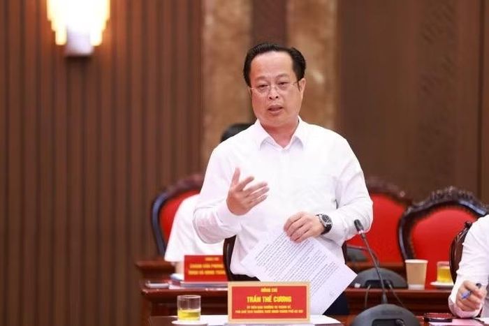 Đồng chí Trần Thế Cương, Phó Chủ tịch Thường trực Hội đồng nhân dân thành phố Hà Nội báo cáo tại buổi làm việc với Đoàn khảo sát số 2