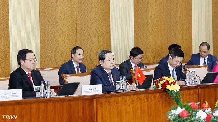 Chủ tịch Quốc hội Trần Thanh Mẫn và thành viên đoàn cấp cao Việt Nam tại cuộc hội đàm với Chủ tịch Quốc hội Mông Cổ Sandag Byambatsogt. (Ảnh: Doãn Tấn/TTXVN)