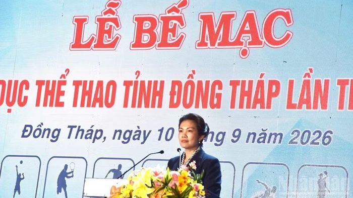 Giám đốc Sở Văn hóa, Thể thao và Du lịch tỉnh Đồng Tháp Nguyễn Thị Uyên Trang phát biểu bế mạc đại hội. (Ảnh: NGUYỄN SỰ)