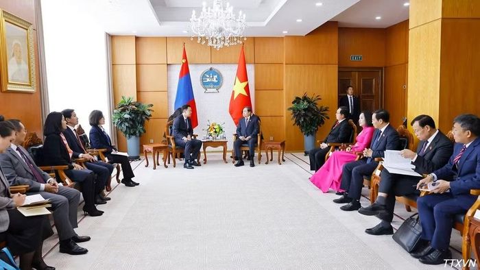Chủ tịch Quốc hội Trần Thanh Mẫn hội kiến Thủ tướng Mông Cổ Nyam-Osor Uchral. (Ảnh: Doãn Tấn/TTXVN)